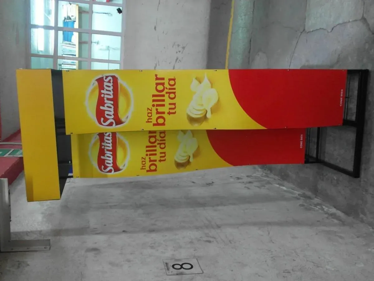 Soporte de lámina de acero fabricado por ARANSA — Corte y doblez de precisión con perforaciones de montaje.