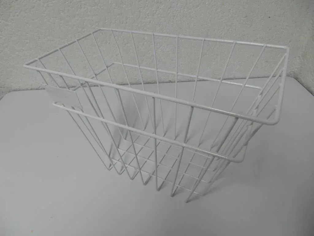 Charola exhibidora de alambre de acero fabricado por ARANSA — Niveles de alambre soldado para producto de rotación alta.