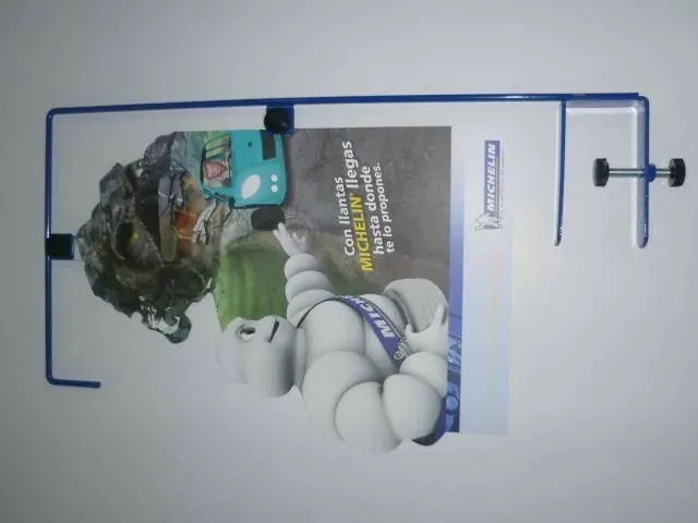 Exhibidor de repisa de acero fabricado por ARANSA — Repisas metálicas con panel gráfico a doble cara.