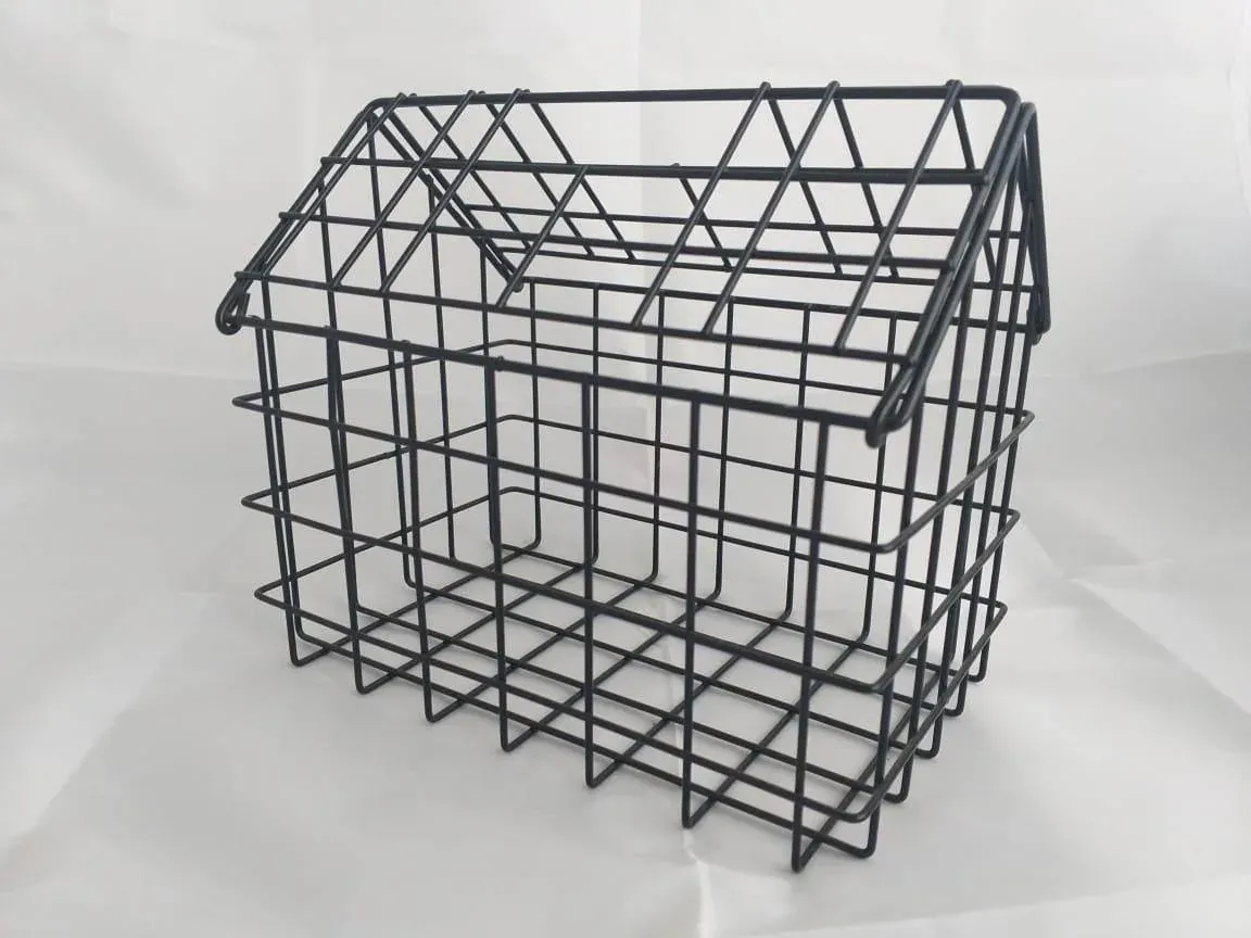 Canasta huevera de acero fabricado por ARANSA — Diseño tipo casa con figura calada en lámina y marca del cliente.