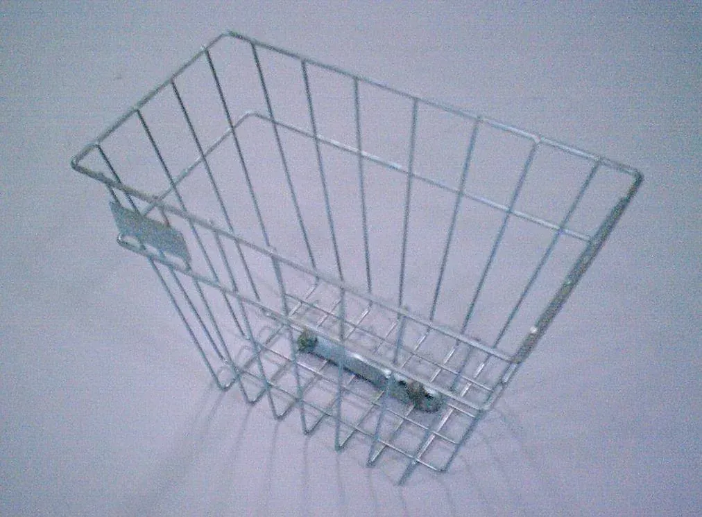 Canastilla de alambre de acero fabricado por ARANSA — Canastilla con marco perimetral y soportes de montaje.